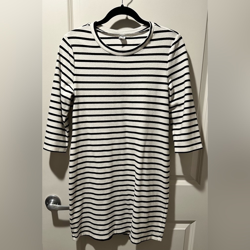 Old Navy Black and White Striped Long Sleeve Dress